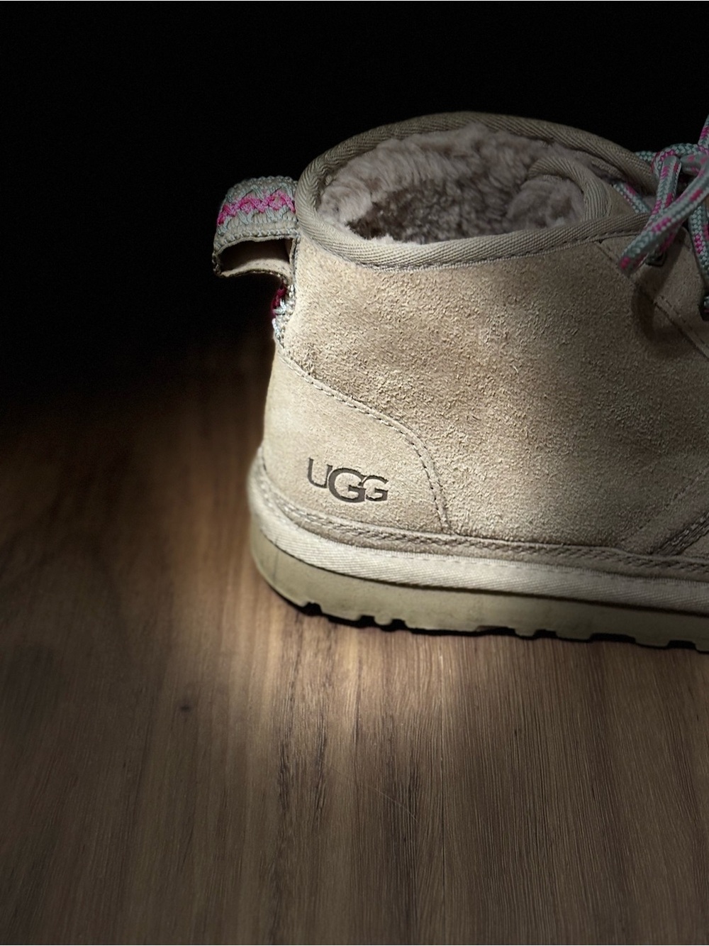 UGG Women’s Neumel Heritage Chukka / Lace-Up Boots
